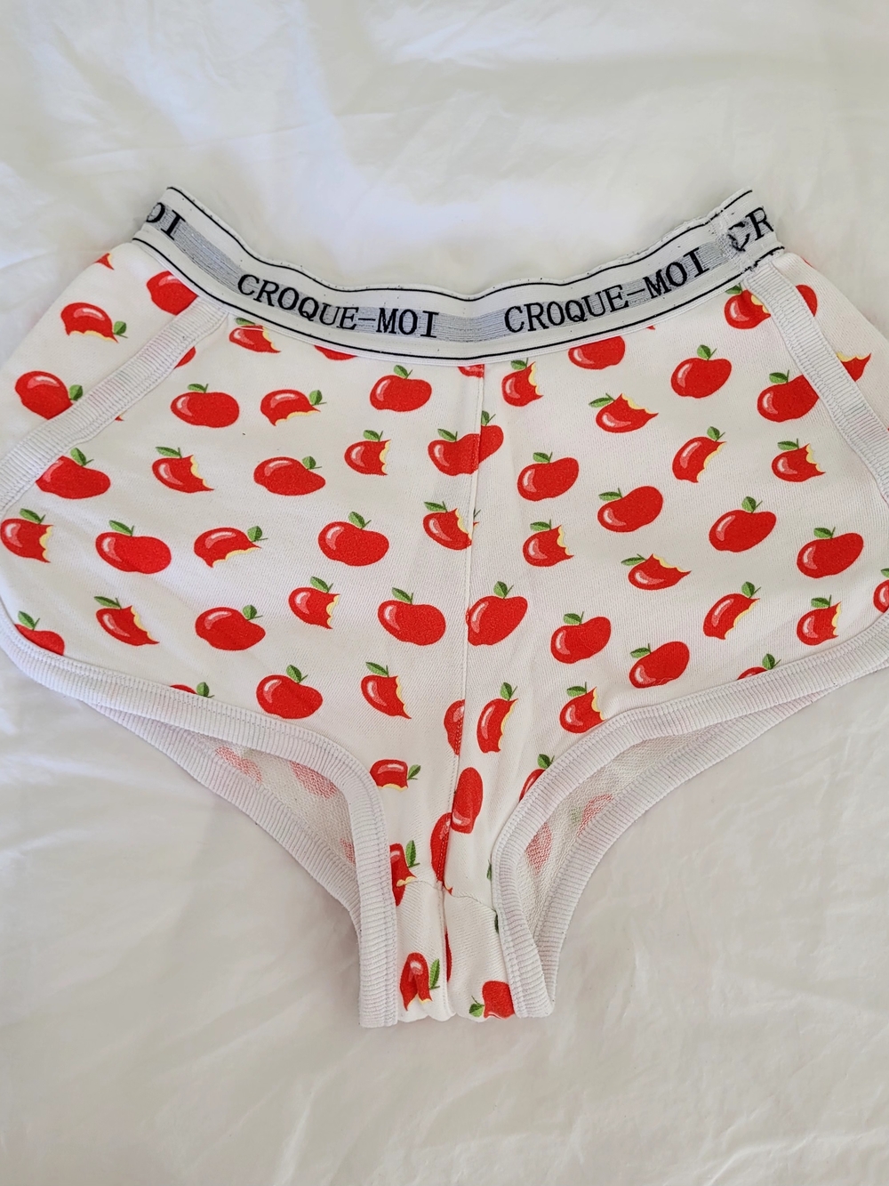 POP UNDERWEAR White Apple-Print Women Shorts Small